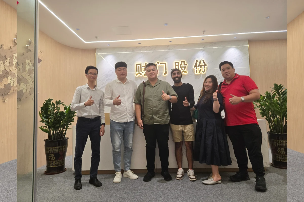 Visitors and the CAIMEN team during a company visit