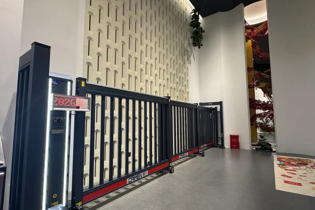 CAIMEN telescopic sliding gate with overlapping sections on display in the showroom.