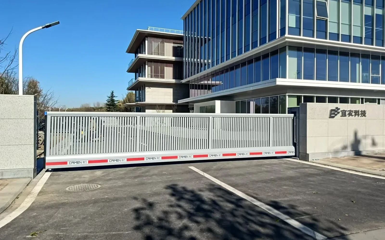 CAIMEN automatic gate at a vehicle entrance