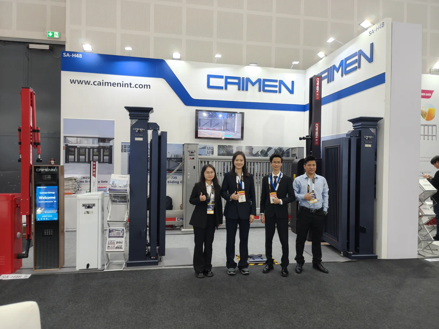 فريق CAIMEN بمنصة الشركة أثناء Security Essen 2026