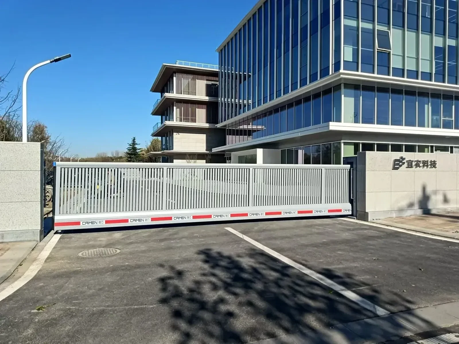 CAIMEN aluminum cantilever sliding gate at a commercial vehicle entrance
